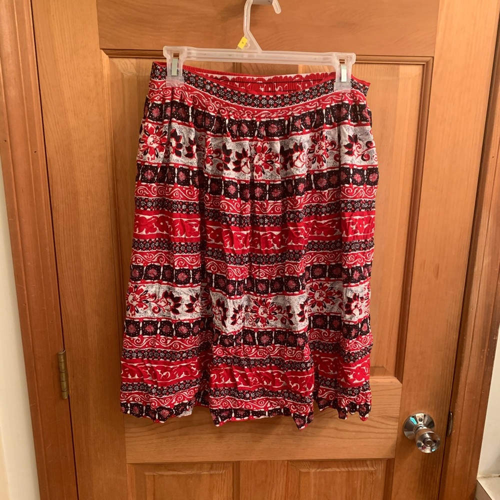 Petite Sophisticate red white black skirt pockets